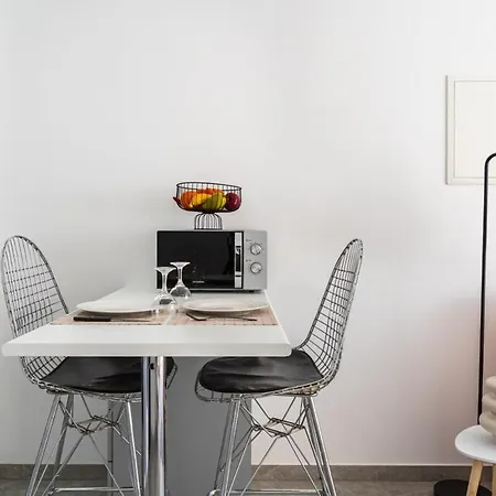 Tangerine Modern 1-br In