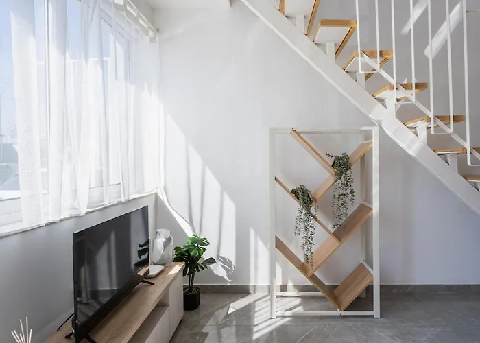 アパート Tangerine Modern 1-br In ラルナカ