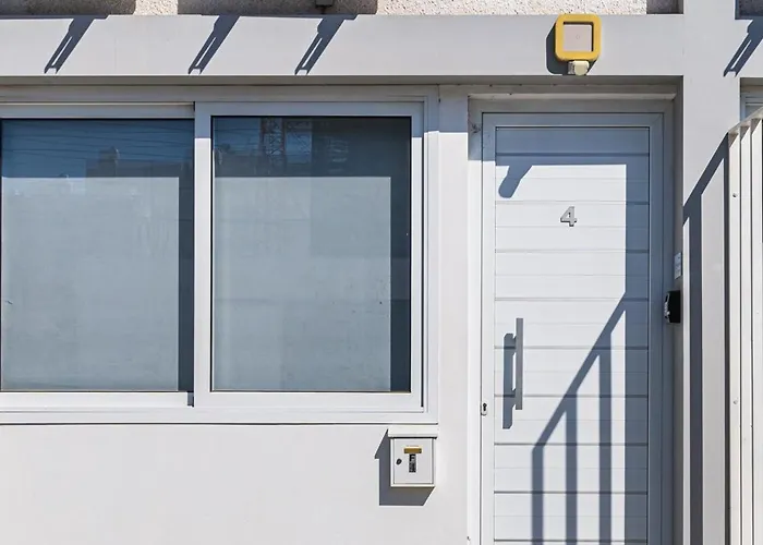 Tangerine Modern 1-br In アパート