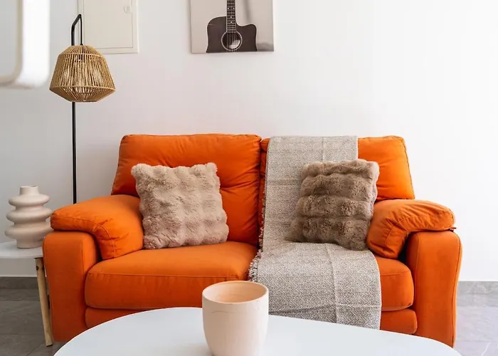 Tangerine Modern 1-br In アパート *