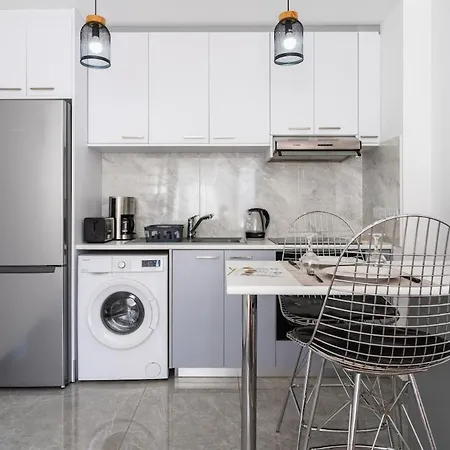 Tangerine Modern 1-br In Larnaca